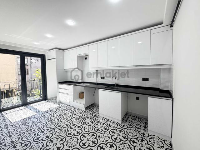 Yoldaş İnş Satılık Bina 3+1 115 M2 4 Daire 1 Depolu Dükkan 2