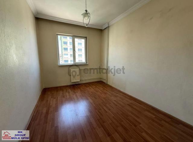 Yenidoğan'da Ana Caddeye Yakın İçi Yapılı 3+1 Kiralık Daire 4