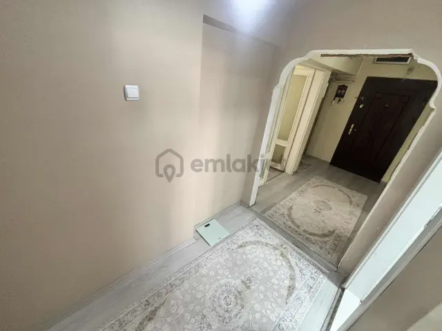 A L C Den Metro Yakını Yapılı Siteiçi Salon Bağımsız 3+1 Satılık 2