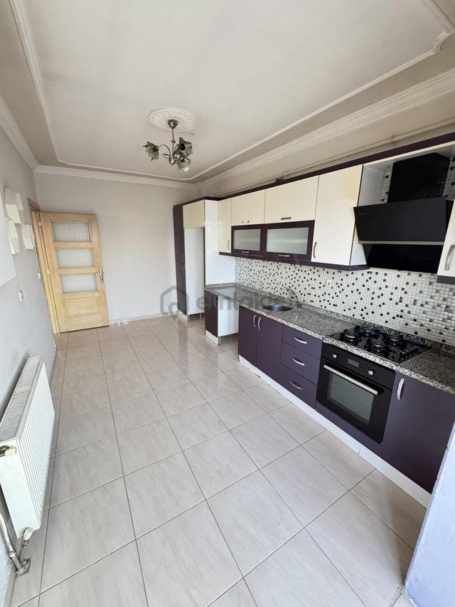 Umut Balta Gayrimenkul'den İstiklal Mah. Kiralık Daire 3+1 4