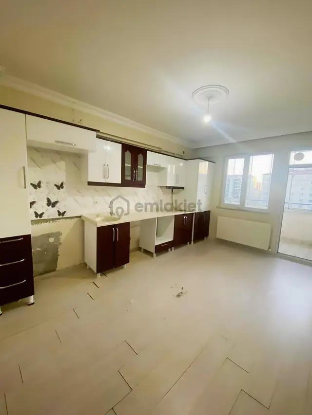 Yenişehir Mah Emniyete Hastaneye Yakın Arakat Kiralk 3+1 4