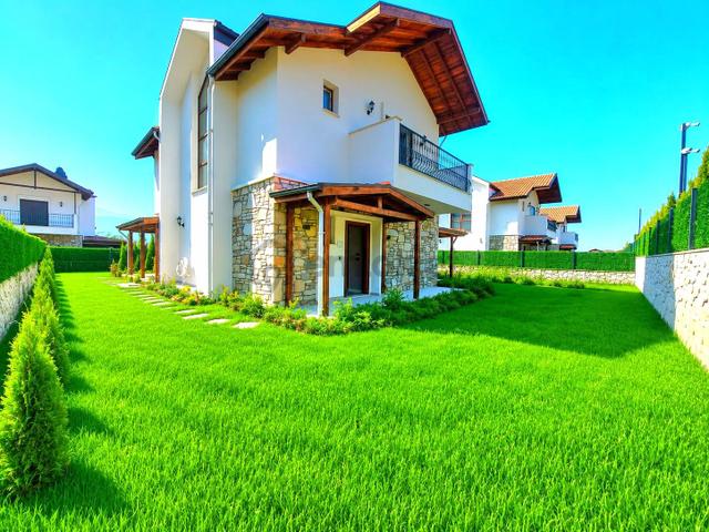 Kuşadasında Özel Havuzlu Geniş Bahçeli Sıfır Villa 5