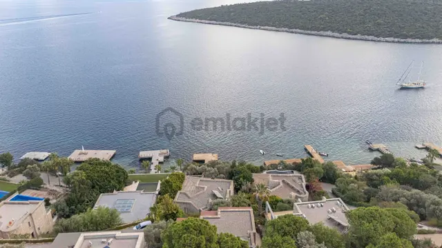 Hebil Koyunda Denize Sıfır Prestijli Beluga Sitesi'nde Taş Villa 3