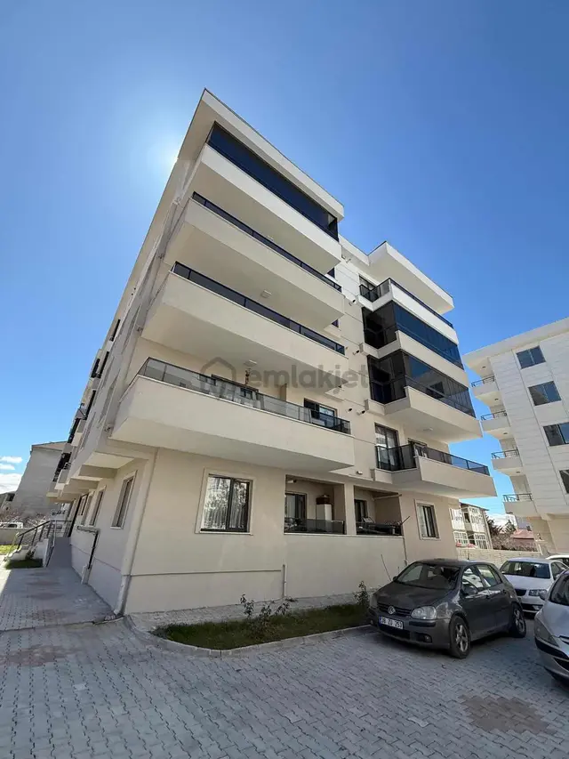 Baran Emlak'tan Adliye Civarı 3+1 Lüx Daire Satılık'tır. 1