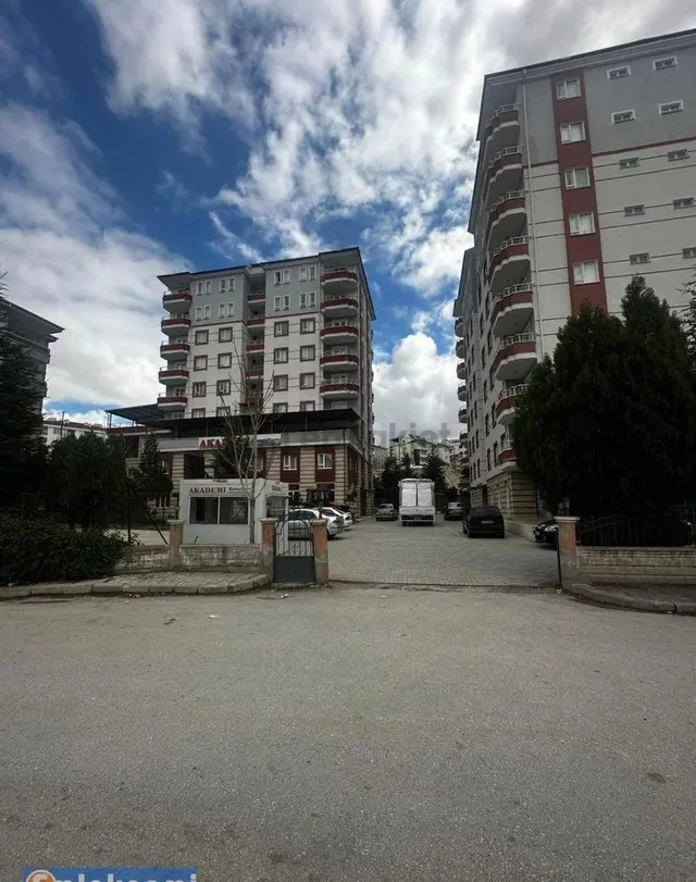 Emlaknomi'den Osmangazi Mahallesi’nde Güvenlikli Sitede Eşyalı 2+1 Ara Kat Satılık Daire.. 2