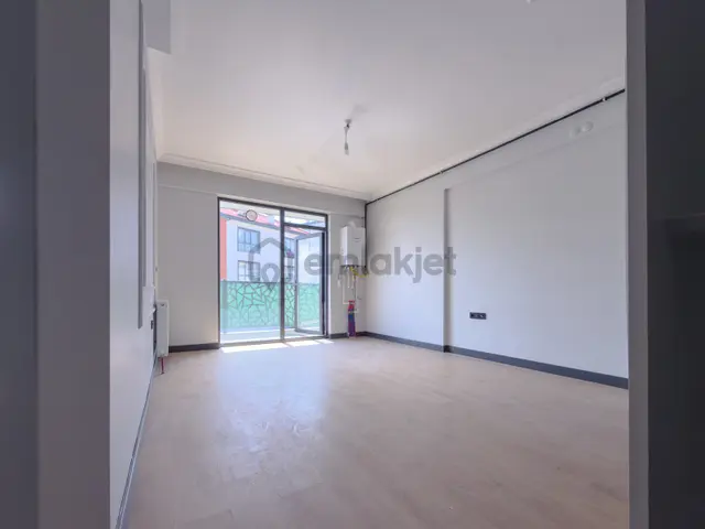 İncek Site İçi Satılık 1+1 Daire Balkon Otopark Güney Cephe 1