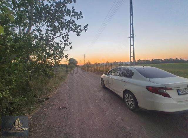 Söğütlü De Elektrik Yol Su Bulunan Çok Güzel Arazi 2
