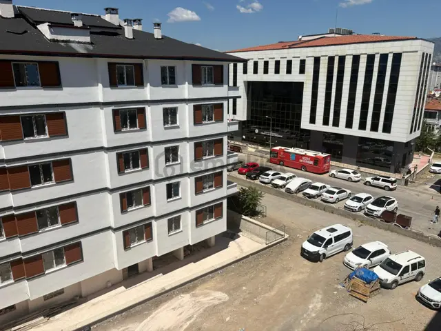 Meydan Yeni Yolda Ana Yol Üzerinde 1+1 Ultra Lüx Satılık Ofis 5