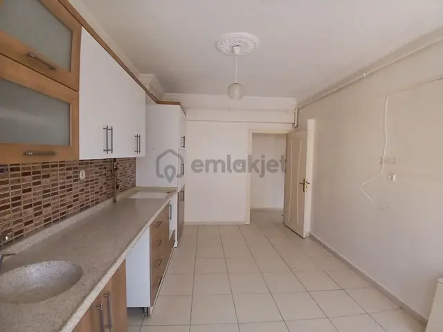 Akçay Emlak'tan Akşehir Yarenler Mahallesi Cumhuriyet İlkokulu Civarında Kiralık 3+1 Daire 4