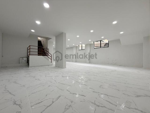Bağlarçeşme Mahallesi Cadde Üzeri 130m2 Depolu Kiralık Dükkan ! 1