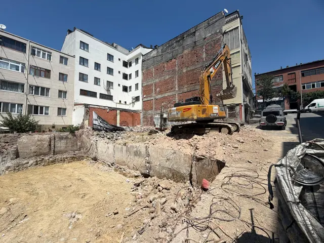 Bayrampaşa Murat Mah Cemiyet Caddesinde Satılık 2+1 Daire 1