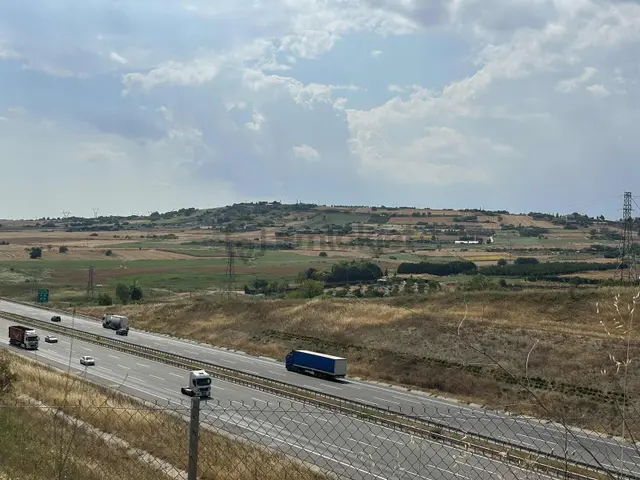 Fenerköyde Harika Konum Tek Tapu Elektrik Su Gaz Yola Cephe 2