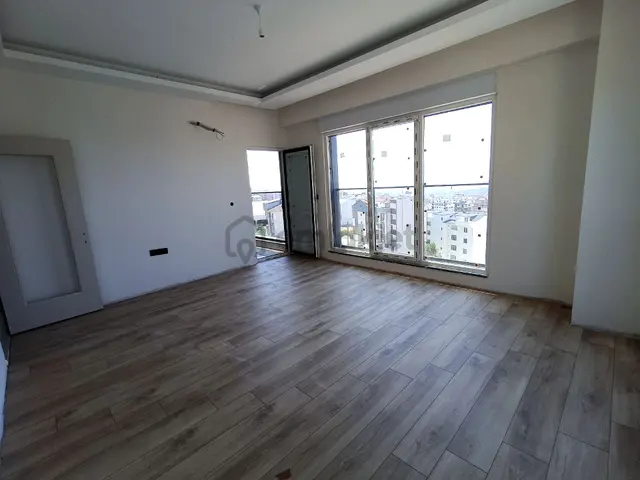 Mutlukent'te Cadde Üstü Ebeveyn Banyolu 2+1 Daire