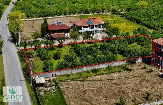 Karapürçek Ahmetlerde Yol Kenarı Doğalgalı 771 M2 Arsa !acil! 1