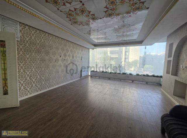Prestij'den Mükemmel Lokasyonda 30 Metre Cephelı 220m² Dükkan 2