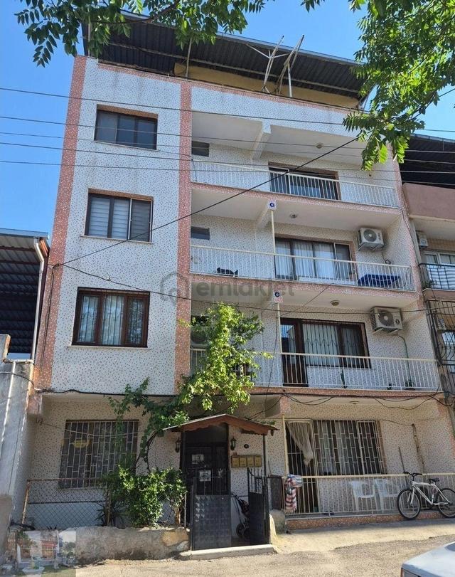 Karşıyaka Örnekköyde 3+1 Boş Kiralık Daire Kanıt Emlaktan 1