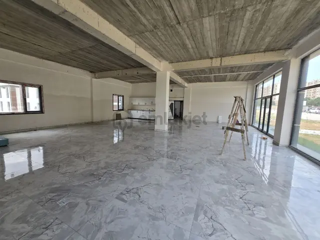 Çayyolu Mah. Park Cad. Üzeri 750m2 Kulanıma Hazır Kiralık Dükkan 2