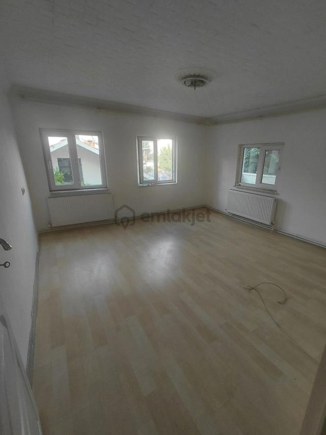Isparta Merkez Zafer Mahallesinde Kiralık Bakımlı Çatı Katı 4