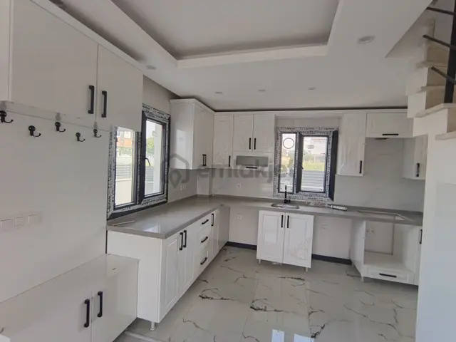 Cadde Cepheli 160.m2 Arsa İçinde 2+1 İskanlı Villa Altyapılı 4
