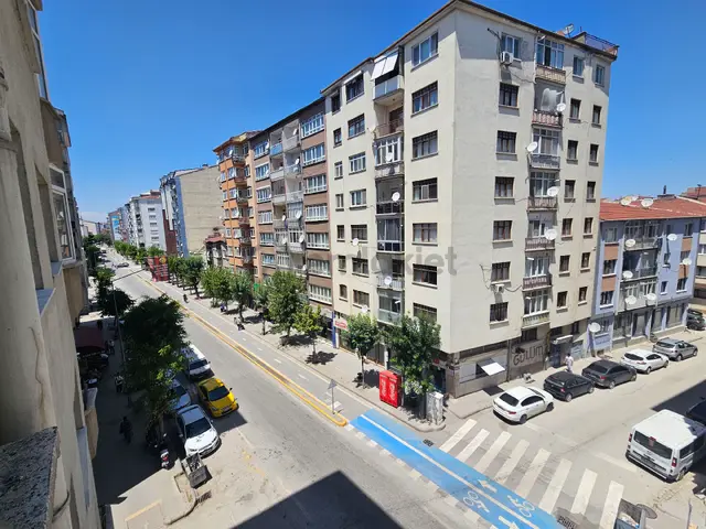 Sevgim'den Sivrihisar Caddesi Üzeri Kiralık 3+1 Daire 3
