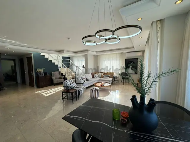 Alanya Mahmutlar’da Denize Sıfır, Panoramik Manzaralı Ultra Lüks 3+1 Dubleks 4