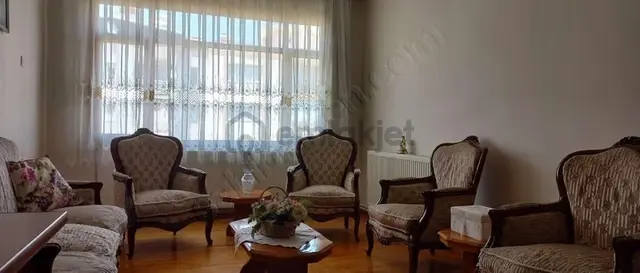 Çınarlı Caddesi Eşyalı Kiralık 3+1 Daire 4
