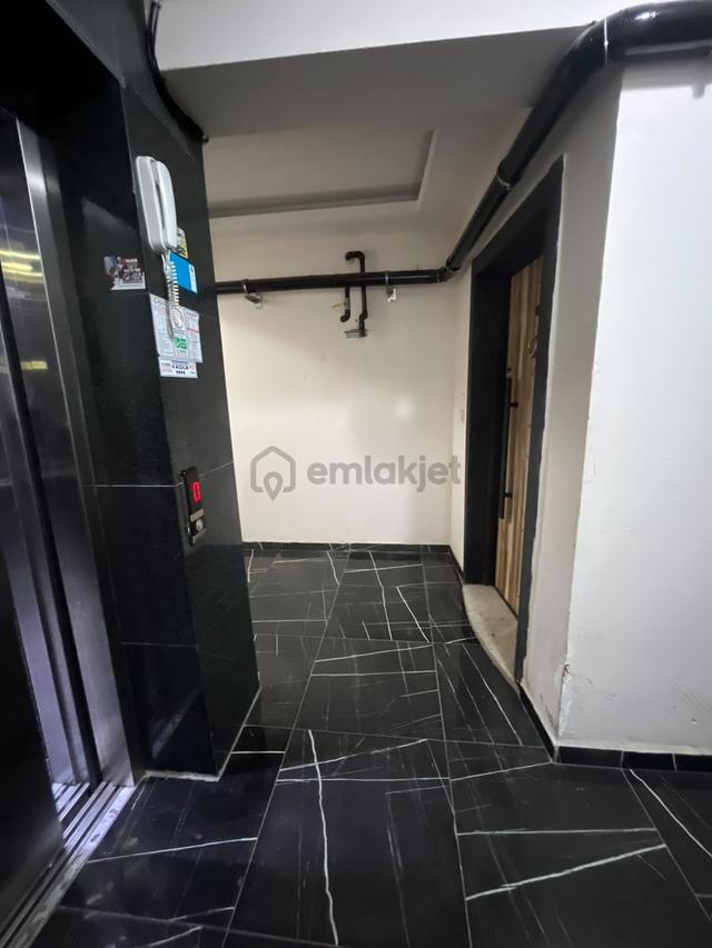 Jasse'den Buca Lale'li Merkezi Konumda Eşyalı 2+0 Kiralık Daire 5
