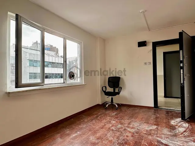 Ofis Bakırköy Çarşıda Ptt Ye Yakın 1+0 15m2 Asansörlü 4