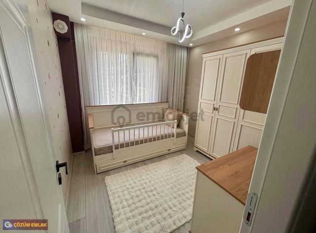 Çözüm Emlak'tan Muradiye Site İçerisinde 2+1 Kapalı Mutfak Daire 4