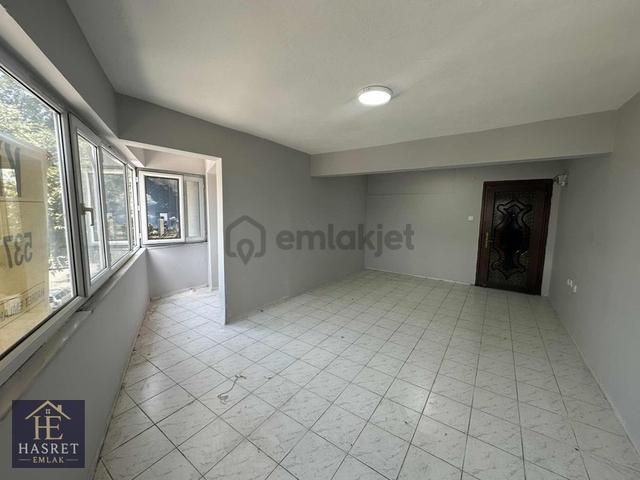 Atatürk Caddesi Üzerin De Kiralık 40m2 Dükkan 1