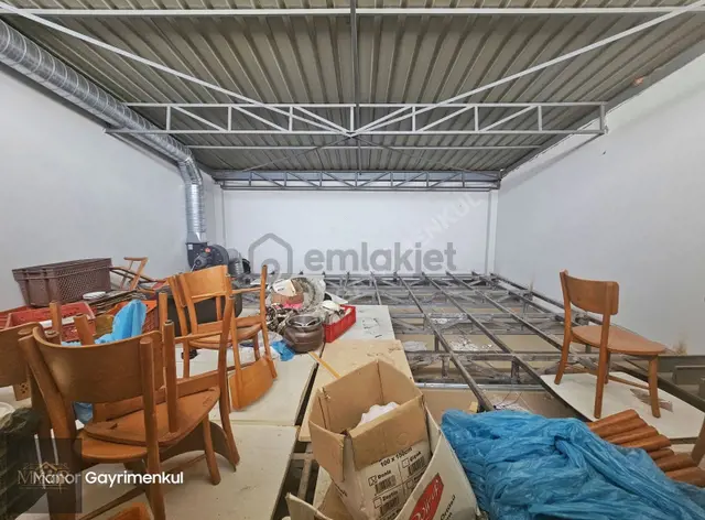 İzmir Çiğli Ege Sanayi Sitesinde Batarlı 180 M2 Satılık Dükkan 3