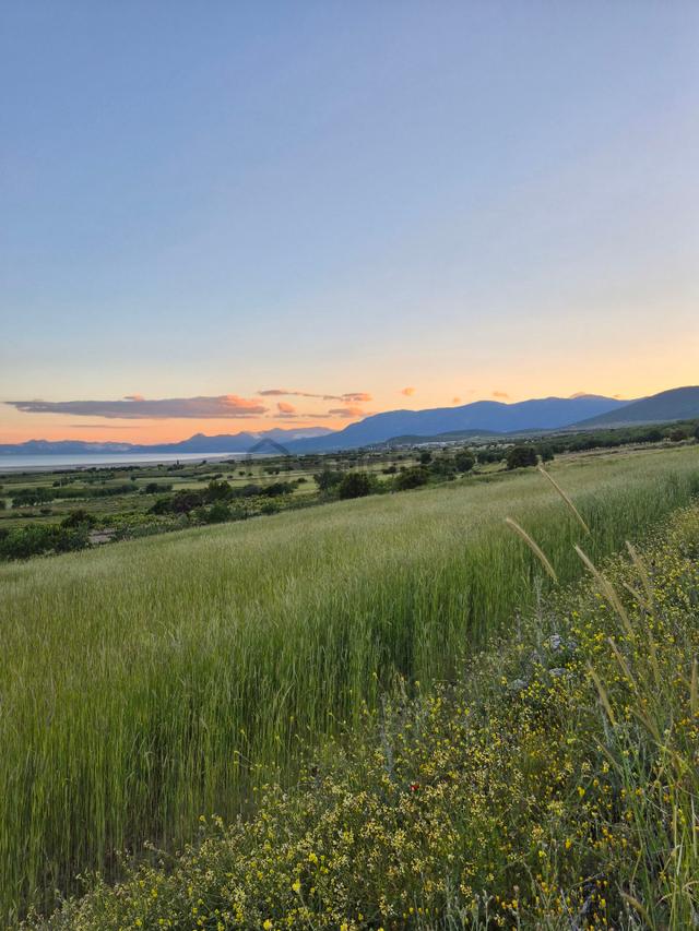 Lavanta Diyarında Göl Manzaralı 5600 M2 Arazi 5