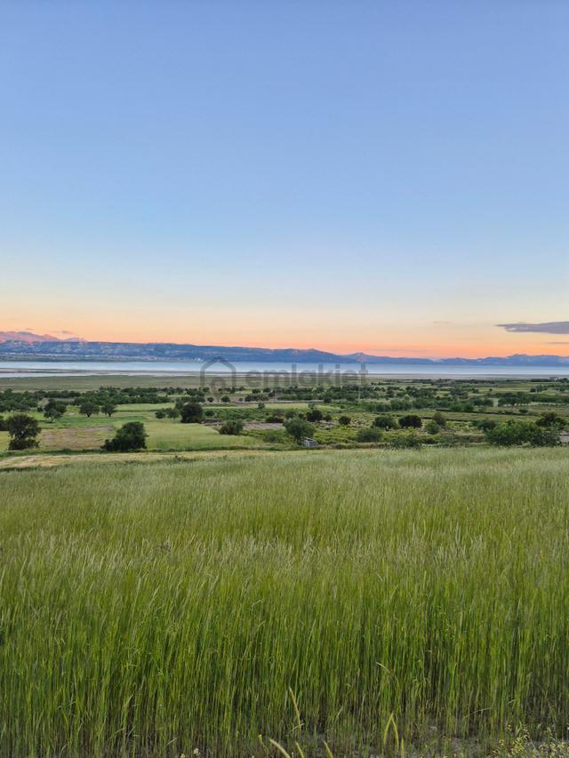 Lavanta Diyarında Göl Manzaralı 5600 M2 Arazi 3