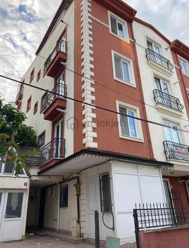 Remax Mid'den Nef Yanında Satılık Eşyalı 1+1 Daire 1