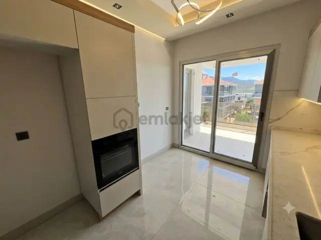 Aktif'ten Zeytinli'de Satılık Deniz Ve Doğa Manzaralı Harika Ebeveyn Banyolu 4+1 Dublex 4