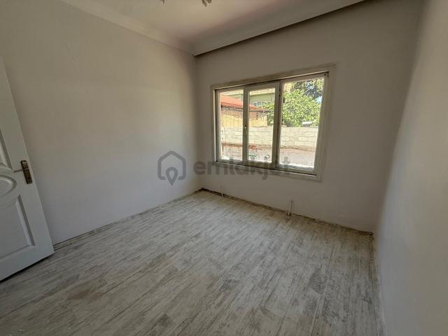 Gümüştekin Mahallesinde Satılık 2. Kat 2+1 Bakımlı 100 M2 Daire 4