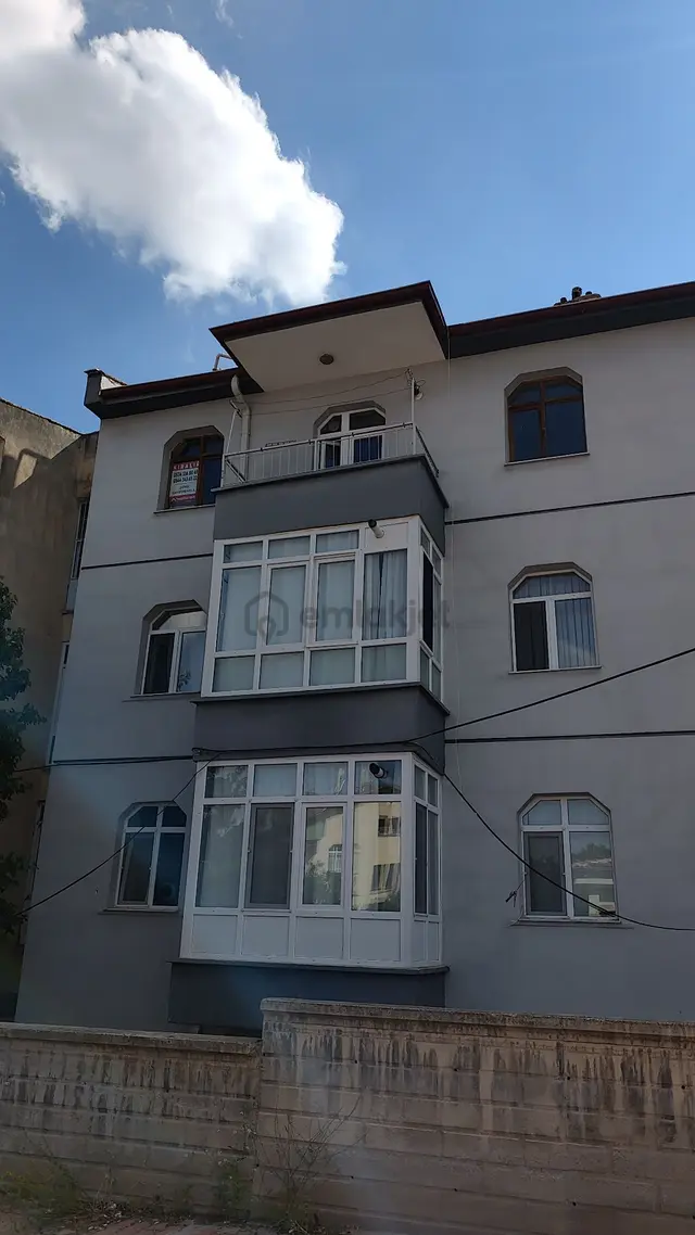 Merkezi Konumda 3+1 Bakımlı Kiralık Daire 1