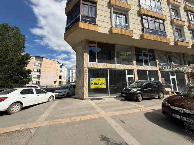 Emlak Kılavuzu'ndan Cumhuriyet Cad Köşebaşı Kiralık 3 Katlıdükan