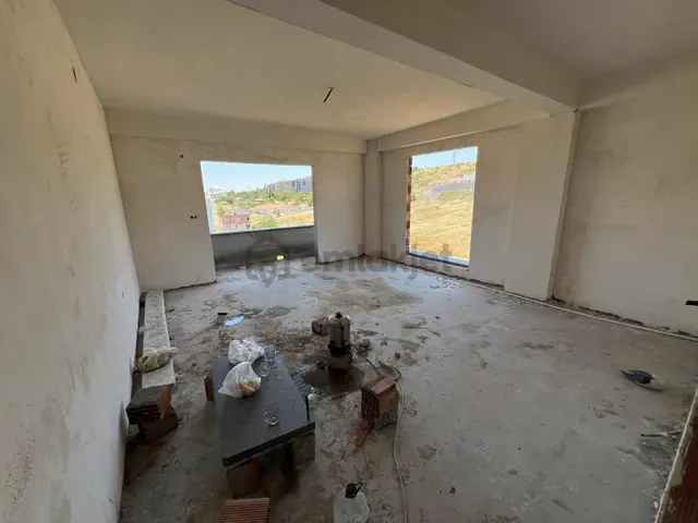 Göçmen Konutları Bölgesinde Satılık 3+1 Dubleks Daire 3