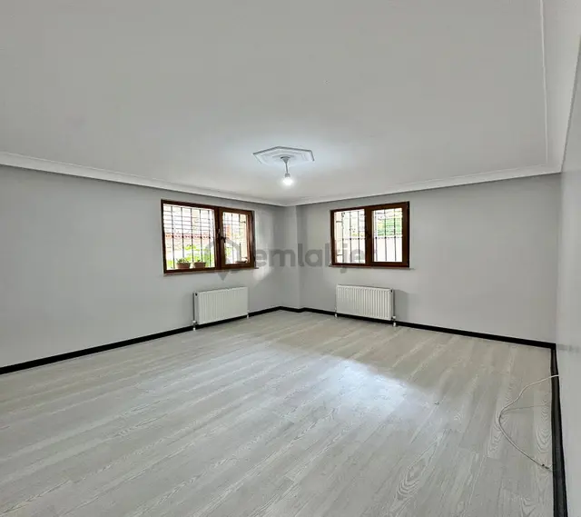 Kendine Ait Bahçe Kullanımlı Temiz Geniş Mutfaklı 1+1 Daire 3