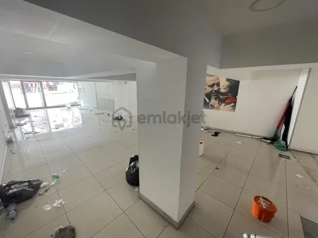Altın Emlak Meydanda Kiralık Dükkan Cafe/restaurant 2