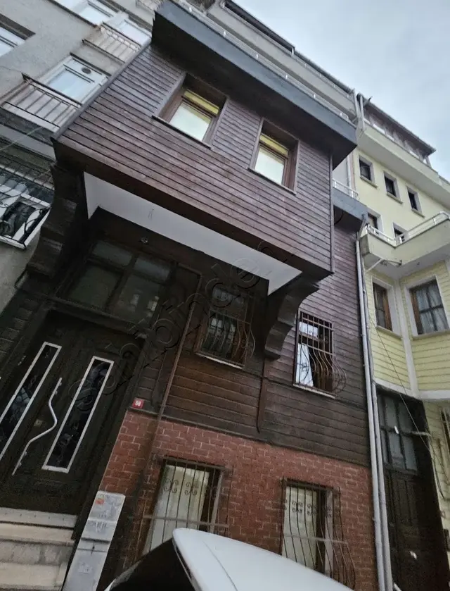 Üsküdar Merkez'de 2+1 Genç Bina Çift Cepheli İçi Temiz, Balkonlu 1