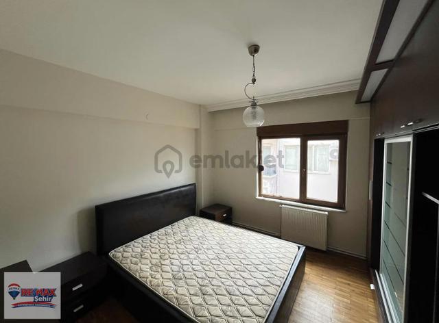Remax Şehir Yalova Fatih Cd. Üzerinde Satılık Geniş 3+1 Daire 2