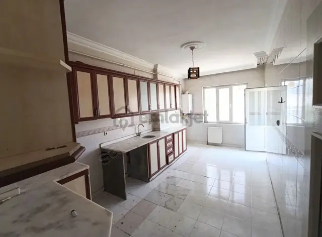 Karataş Merkezde Satılık 3+1 3