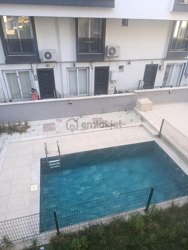 Binax Bakırçaygayrimenkulden Havuz Manzaralı 1+1 Daire Fırsatı 5