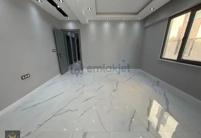 Beylikdüzü Cumhuriyet Mahallesinde Merkezi Konumda Metrobüse Komşu 2+1 Dairemiz 4