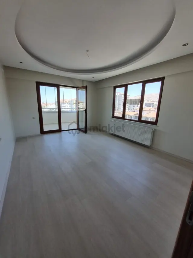 Yeşilyurt Çilesiz Mah Nıkah Sarayı Yanında Cad Üzerinde 9. Ara Kat 4+1 Satılık Daıre 2