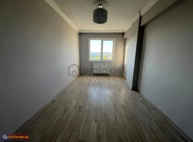 Çözüm Emlak'tan 23 Nisan Parkı Civarı 2+1 Kapalı Mutfak Kiralık 2