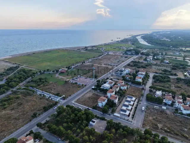 Ayşe Duvar'dan Boğazkentte Denize Sıfır Emsalsiz Satılık Arsa 3