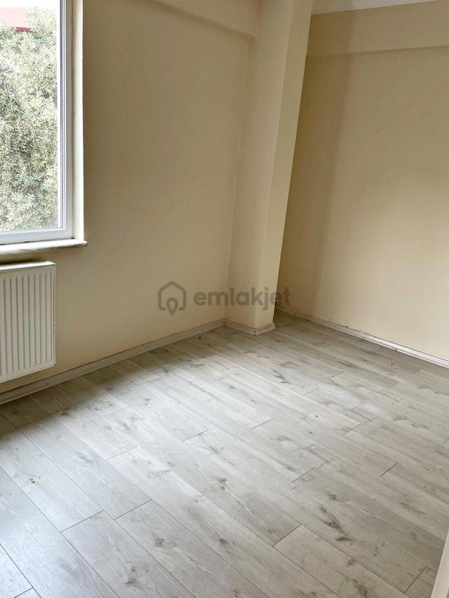 Gölcük Dumlupınar Yenimahale'de Kiralık 2+1 Ara Kat Daire 4